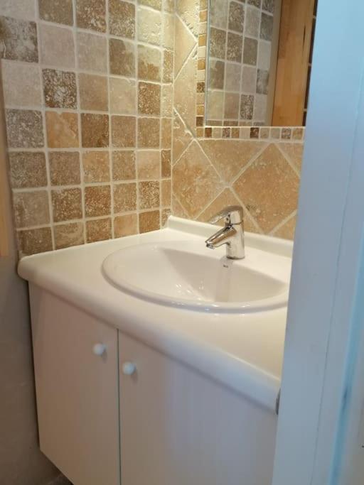 Maison T3 Avec Vue Au Bord De L'Etang イストル エクステリア 写真
